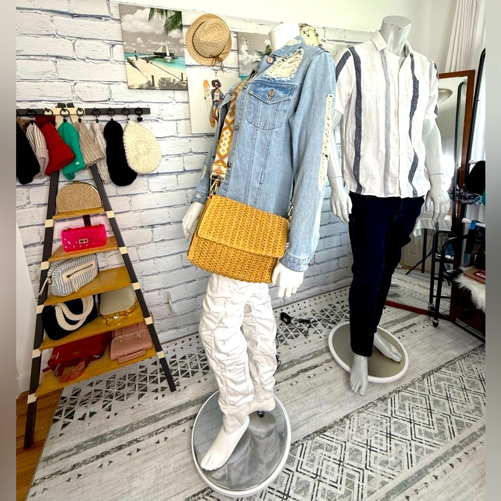 Woven Tan crossbody/purse with Aztec printed strap - Picture 5 of 12